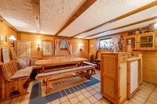 Traditionell, einladend, gemeinschaftlich 